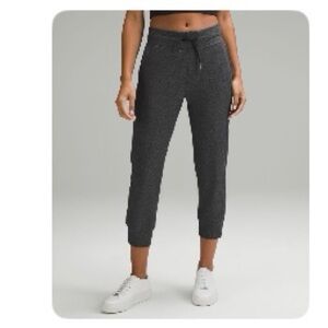 Ready to Rulu Jogger Crop
Heathered Raceway Grey/Black 
Size 6